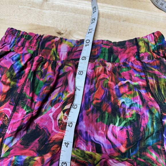 Lululemon Hotty Hot Low Rise Short 4" Hyper Flow Pink Multi Black Sz 4 Tall EUC - Picture 7 of 8